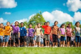 儿童列阵表演 儿童队列训练进行曲