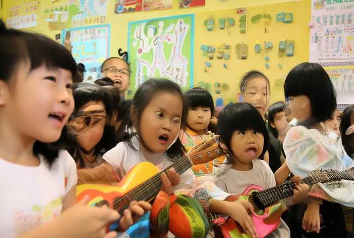 儿童吉他启蒙、儿童吉他启蒙教程上海音乐出版社