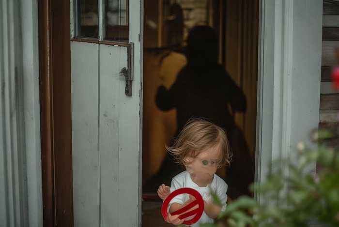 不给陌生人开门儿童故事 - 不给陌生人开门幼儿故事