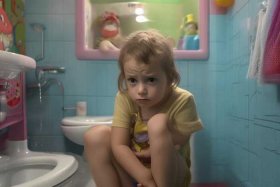 儿童上厕所有血想大便怎么回事、小孩上大厕有血