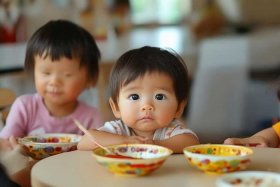 不能用别人的筷子儿童故事；不能用自己的筷子给别人夹菜