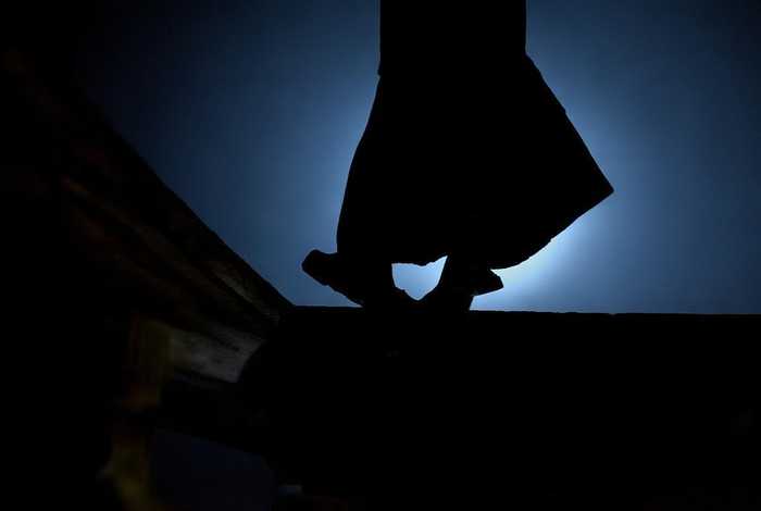 《梁上君子》成语故事（《梁上君子》成语故事视频）