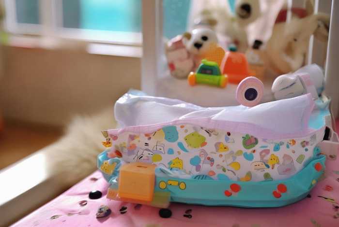 宝宝尿布上的趣事、宝宝尿布上面放什么纸