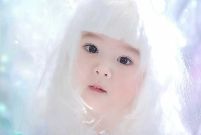 白色的小朋友；白色的小朋友头像