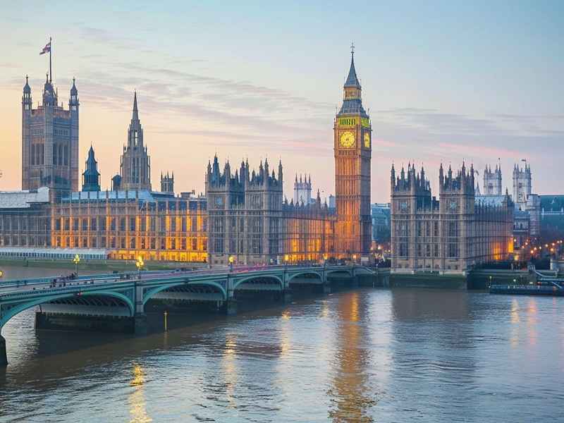 关于静夜思的小故事幼儿 - 关于静夜思的小故事300字左右