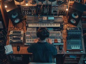自己创作的歌曲怎么赚钱 自己创作的歌曲怎么赚钱的