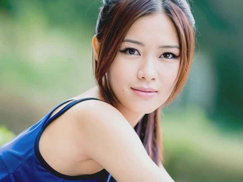 睡前爱情小故事超暖；超级暖心睡前爱情小故事