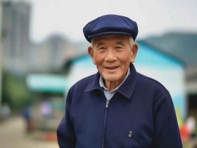 神话故事串联成一个故事搞笑；神话故事串联成一个故事搞笑视频